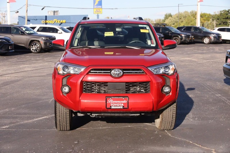 Toyota 4Runner Vehicle Full-screen Gallery Image 4