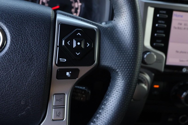 Toyota 4Runner Vehicle Full-screen Gallery Image 12