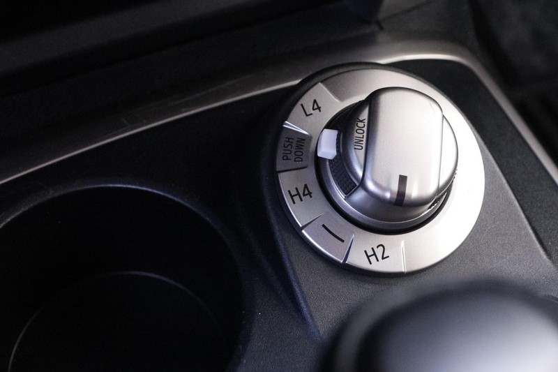 Toyota 4Runner Vehicle Full-screen Gallery Image 18