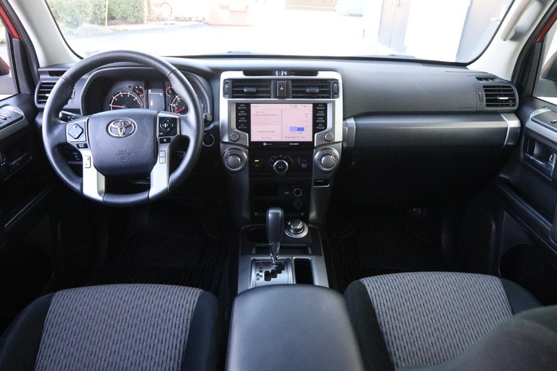 Toyota 4Runner Vehicle Full-screen Gallery Image 20