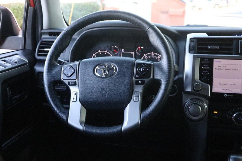 Toyota 4Runner Vehicle Full-screen Gallery Image 22