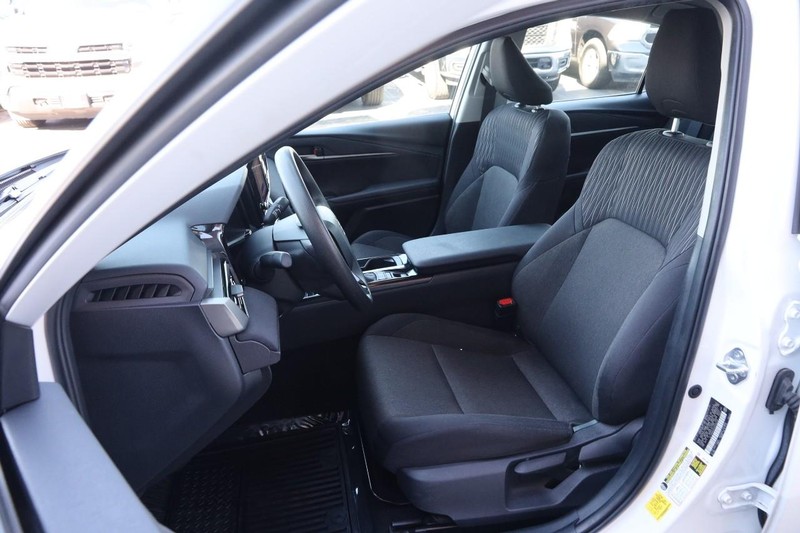 Toyota Camry Vehicle Full-screen Gallery Image 8