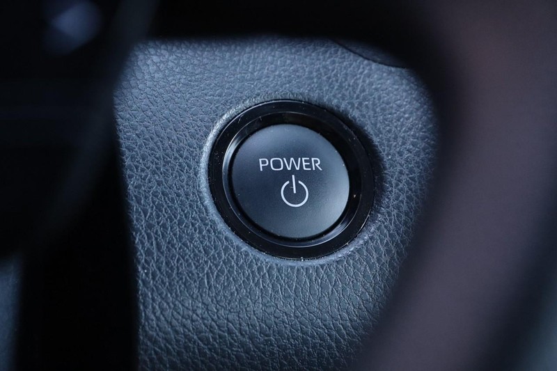 Toyota Camry Vehicle Full-screen Gallery Image 14