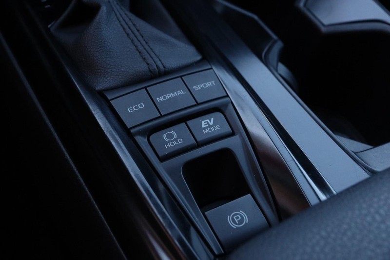 Toyota Camry Vehicle Full-screen Gallery Image 18