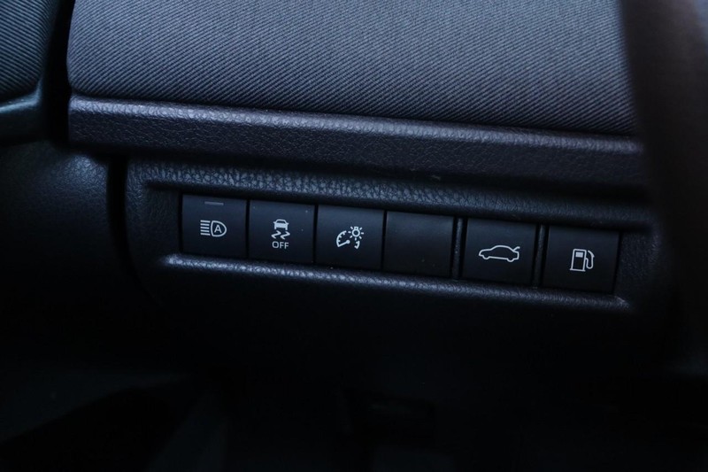 Toyota Camry Vehicle Full-screen Gallery Image 19