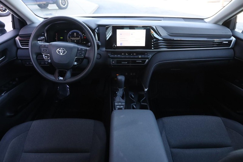 Toyota Camry Vehicle Full-screen Gallery Image 20
