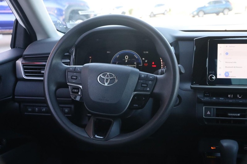 Toyota Camry Vehicle Full-screen Gallery Image 22