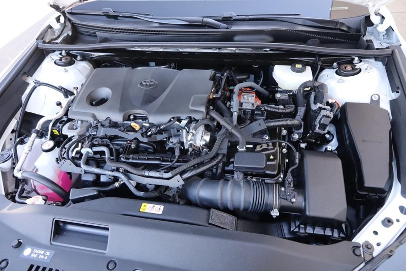 Toyota Camry Vehicle Full-screen Gallery Image 26