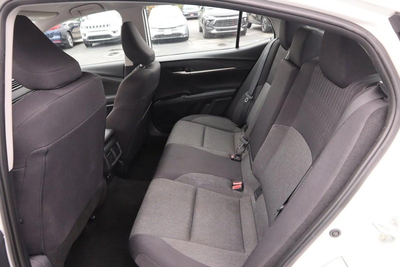 Toyota Camry Vehicle Full-screen Gallery Image 9