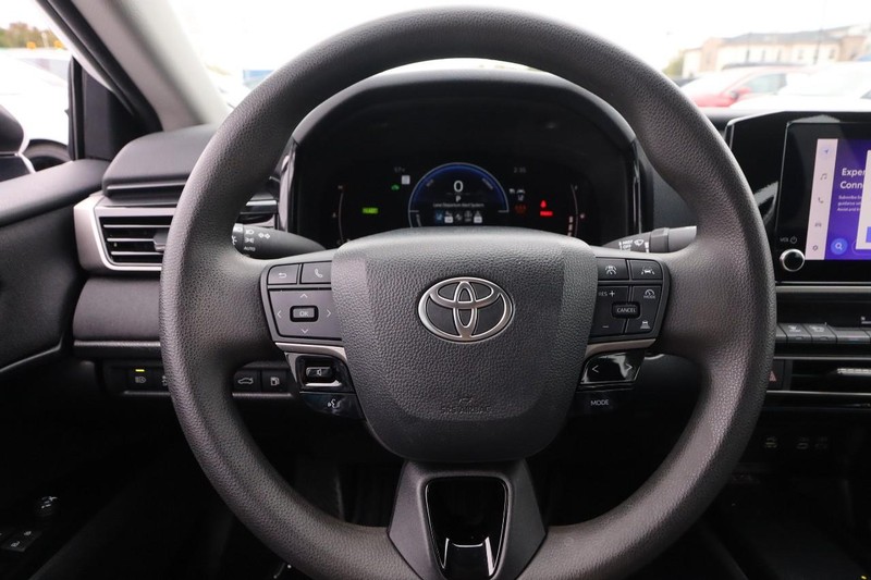 Toyota Camry Vehicle Full-screen Gallery Image 10