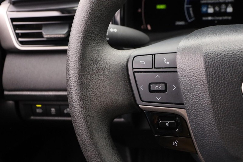 Toyota Camry Vehicle Full-screen Gallery Image 11