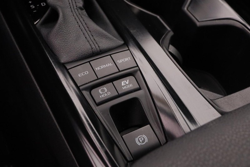 Toyota Camry Vehicle Full-screen Gallery Image 18