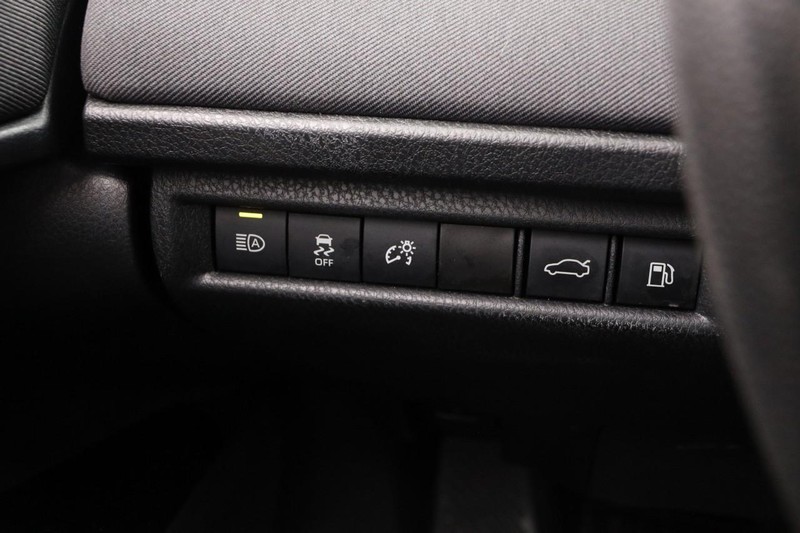 Toyota Camry Vehicle Full-screen Gallery Image 19