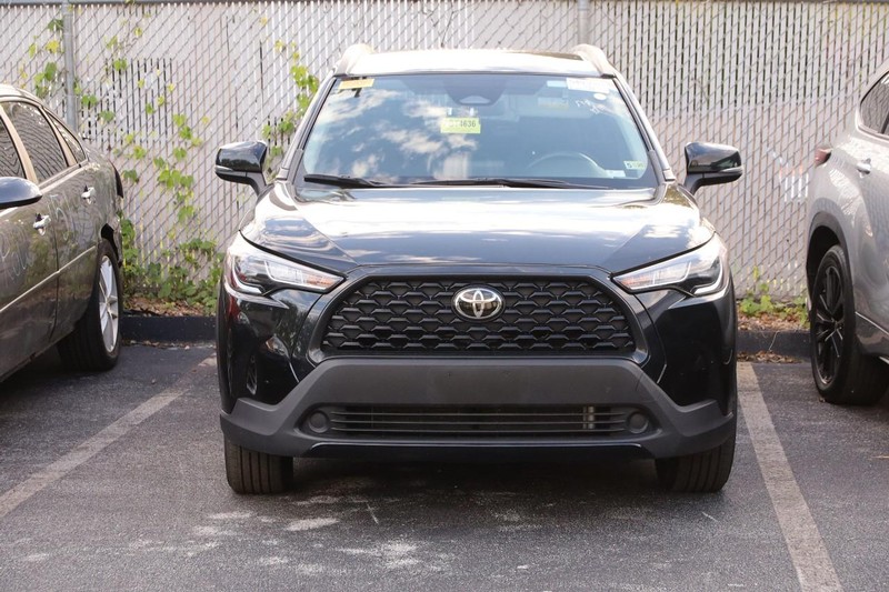 Toyota Corolla Cross Vehicle Full-screen Gallery Image 3