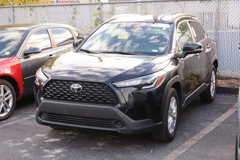 Toyota Corolla Cross Vehicle Full-screen Gallery Image 4