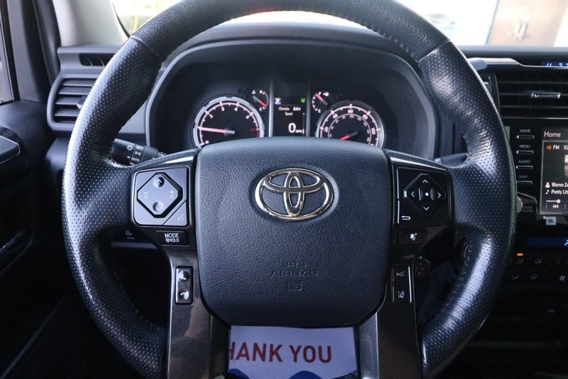 Toyota 4Runner Vehicle Full-screen Gallery Image 12