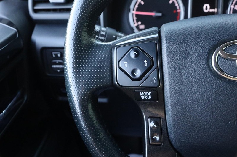 Toyota 4Runner Vehicle Full-screen Gallery Image 13