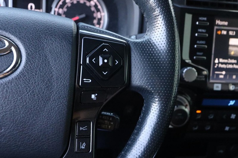 Toyota 4Runner Vehicle Full-screen Gallery Image 14