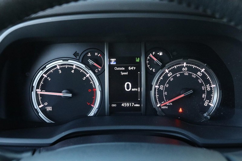 Toyota 4Runner Vehicle Full-screen Gallery Image 15