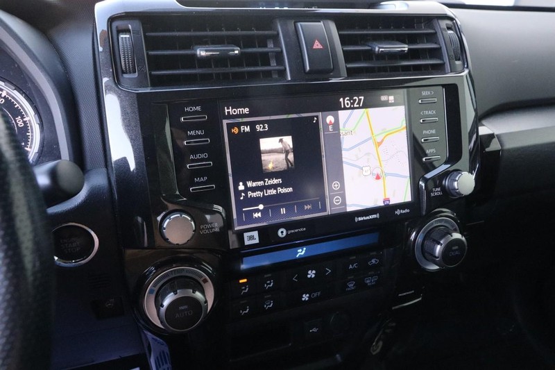 Toyota 4Runner Vehicle Full-screen Gallery Image 16