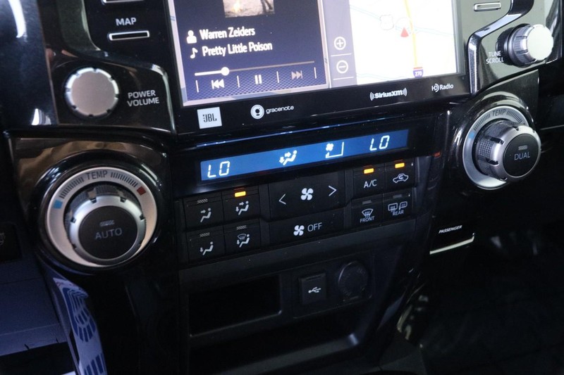 Toyota 4Runner Vehicle Full-screen Gallery Image 19