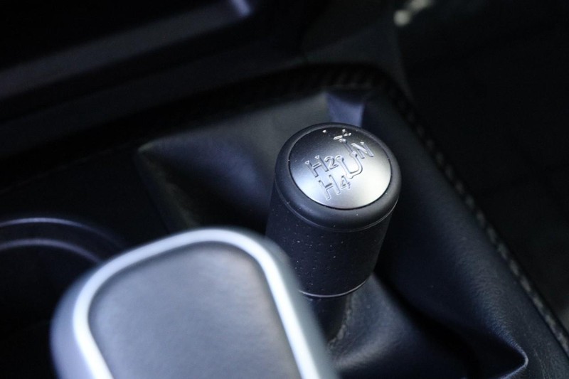 Toyota 4Runner Vehicle Full-screen Gallery Image 20