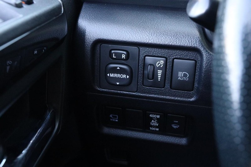 Toyota 4Runner Vehicle Full-screen Gallery Image 22