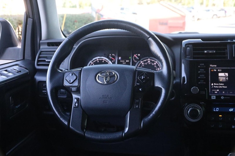 Toyota 4Runner Vehicle Full-screen Gallery Image 25