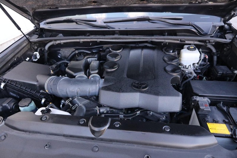 Toyota 4Runner Vehicle Full-screen Gallery Image 29