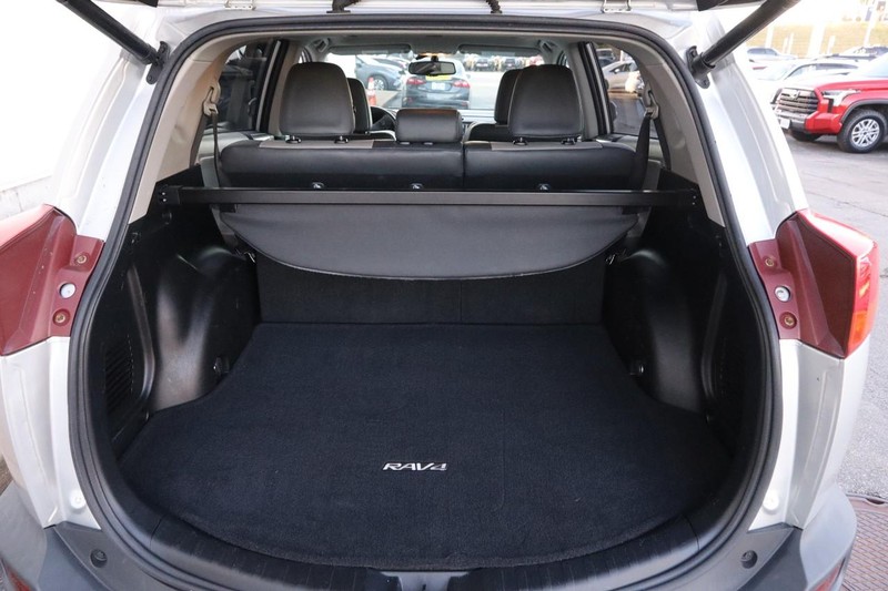 Toyota RAV4 Vehicle Full-screen Gallery Image 6