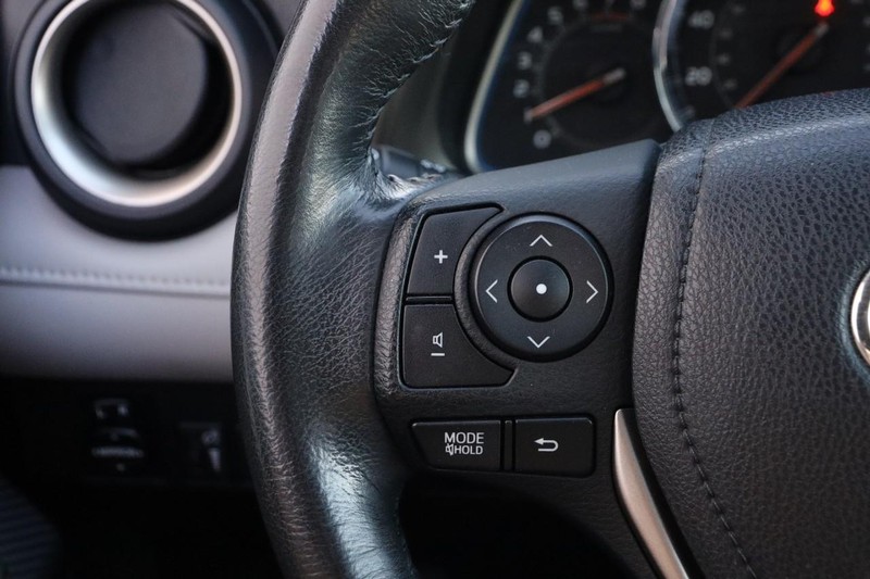 Toyota RAV4 Vehicle Full-screen Gallery Image 13