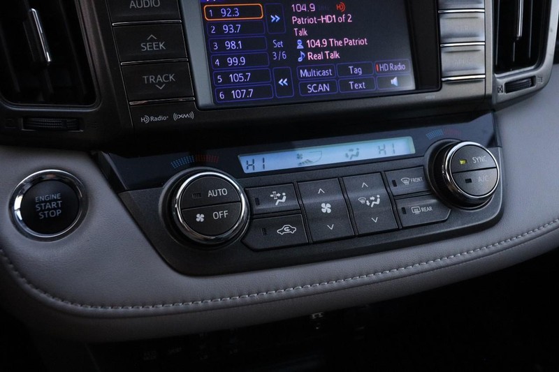 Toyota RAV4 Vehicle Full-screen Gallery Image 19