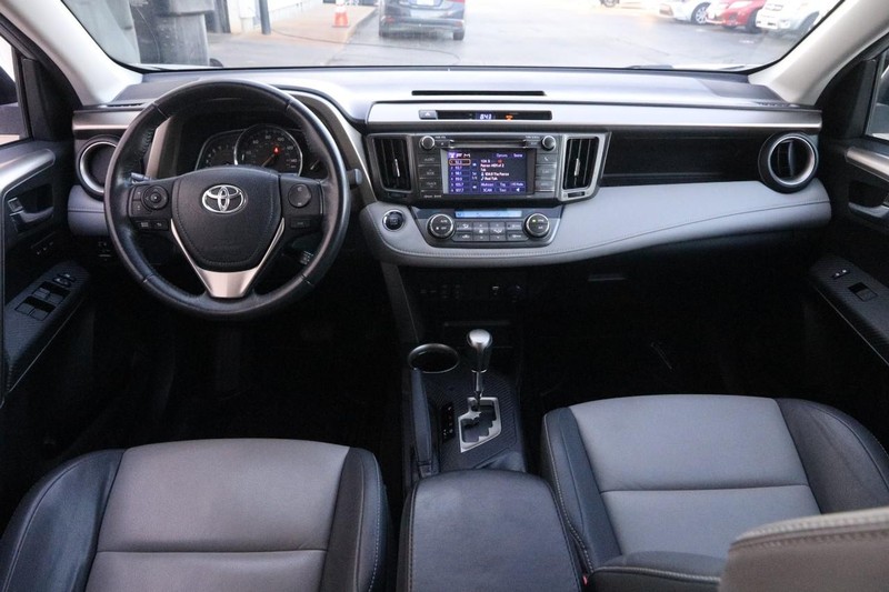 Toyota RAV4 Vehicle Full-screen Gallery Image 22