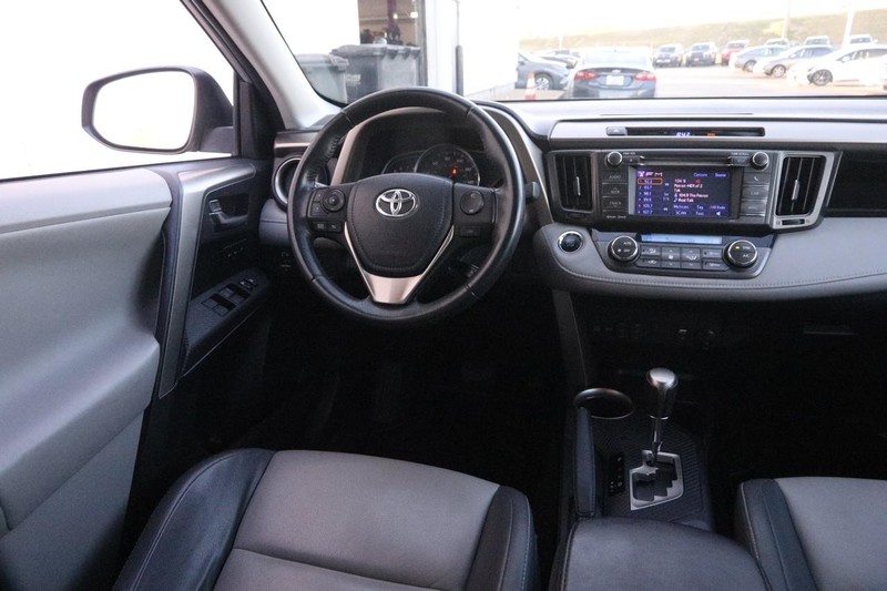 Toyota RAV4 Vehicle Full-screen Gallery Image 23