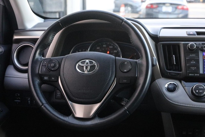 Toyota RAV4 Vehicle Full-screen Gallery Image 24