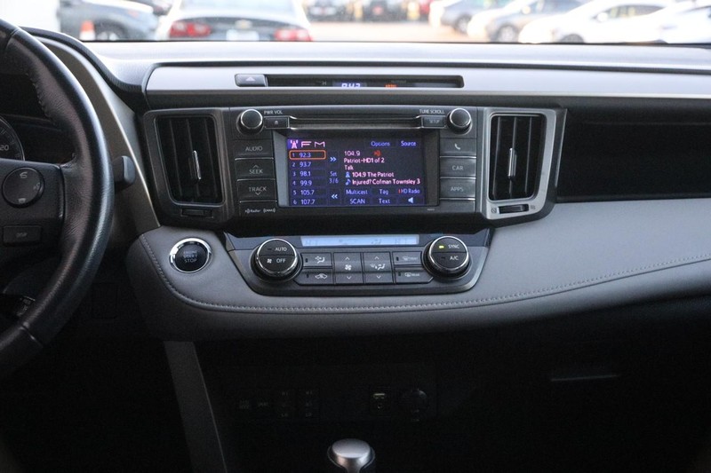 Toyota RAV4 Vehicle Full-screen Gallery Image 25