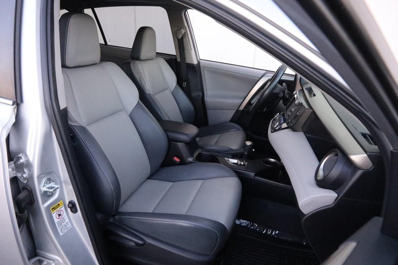 Toyota RAV4 Vehicle Full-screen Gallery Image 27