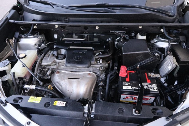 Toyota RAV4 Vehicle Full-screen Gallery Image 28