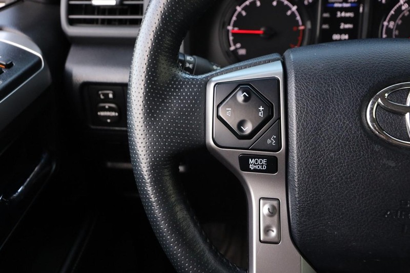 Toyota 4Runner Vehicle Full-screen Gallery Image 11