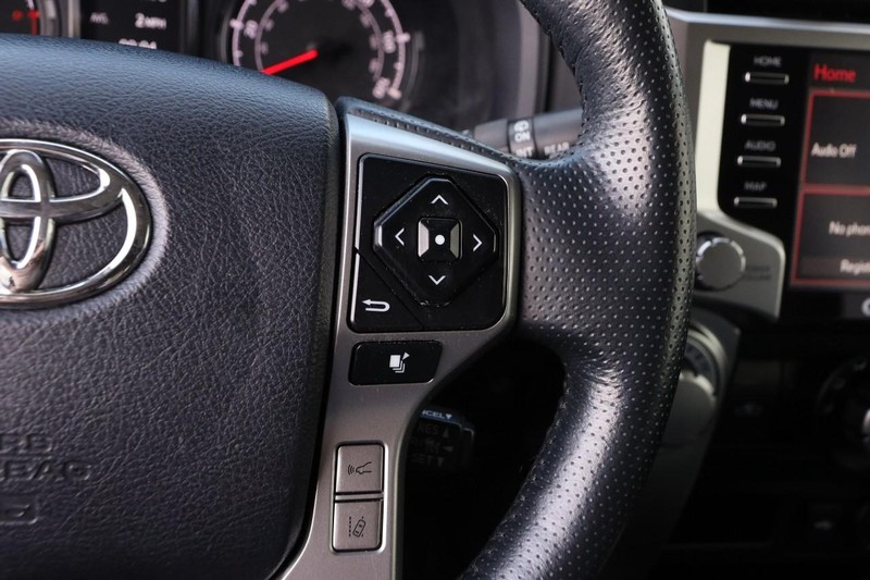 Toyota 4Runner Vehicle Full-screen Gallery Image 12