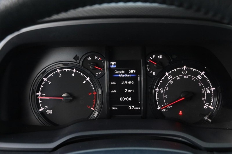 Toyota 4Runner Vehicle Full-screen Gallery Image 13