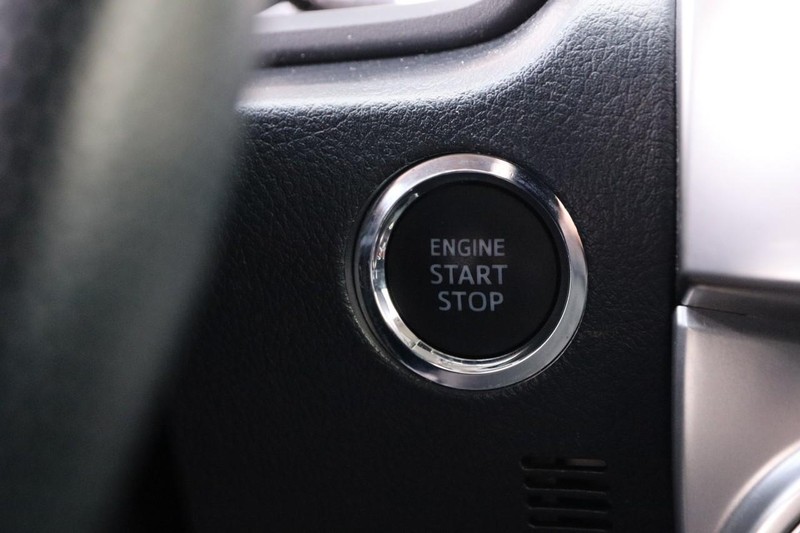 Toyota 4Runner Vehicle Full-screen Gallery Image 14