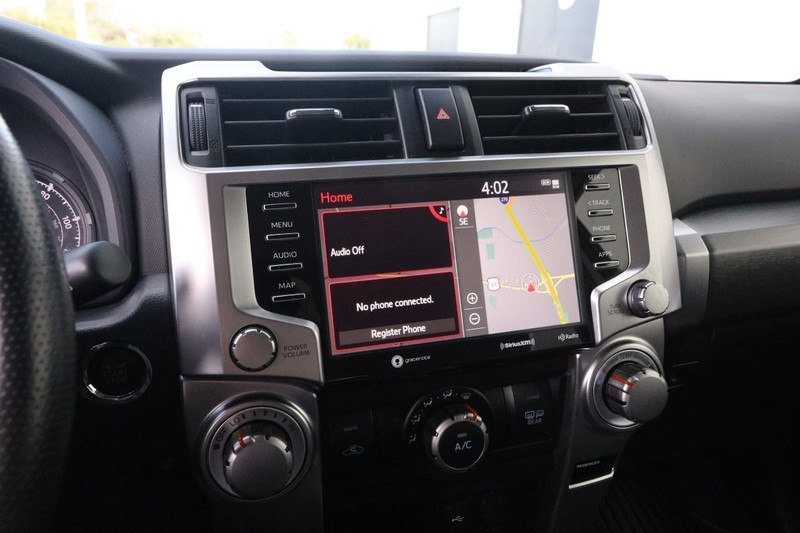 Toyota 4Runner Vehicle Full-screen Gallery Image 15