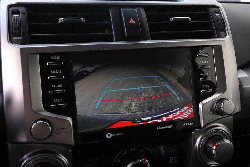 Toyota 4Runner Vehicle Full-screen Gallery Image 16