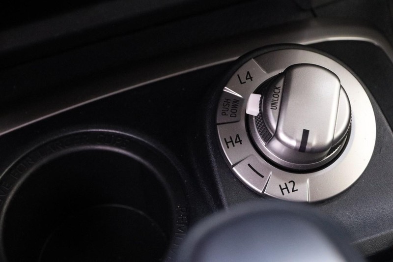 Toyota 4Runner Vehicle Full-screen Gallery Image 17