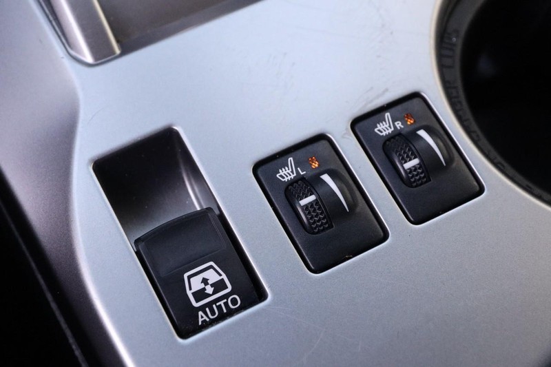 Toyota 4Runner Vehicle Full-screen Gallery Image 18