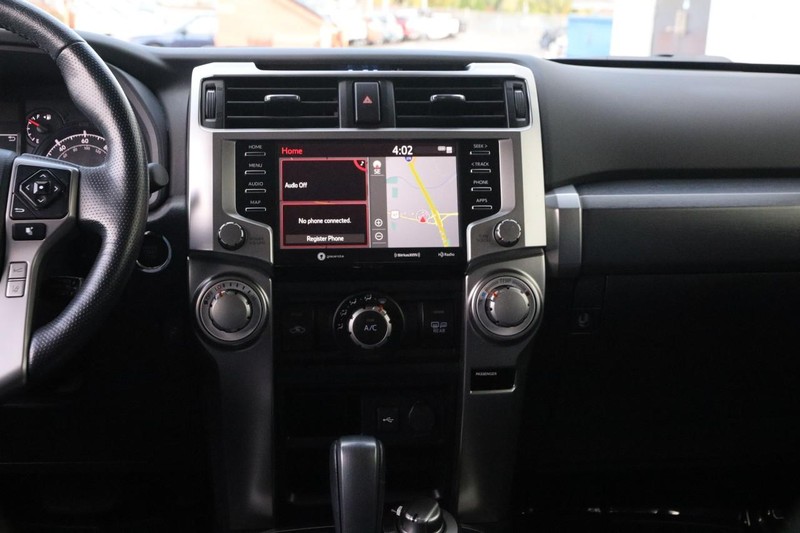 Toyota 4Runner Vehicle Full-screen Gallery Image 23