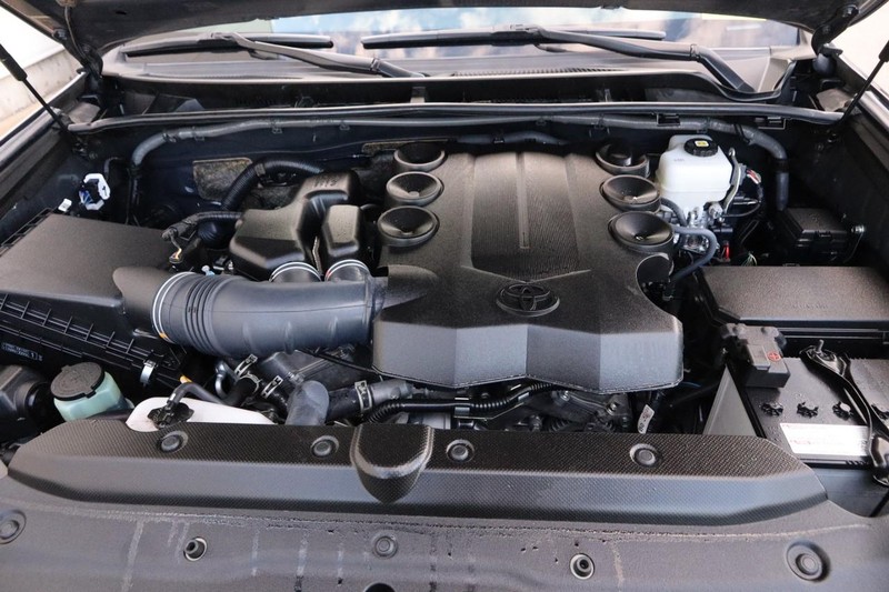 Toyota 4Runner Vehicle Full-screen Gallery Image 26