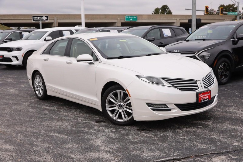 Lincoln MKZ Vehicle Full-screen Gallery Image 2