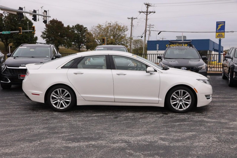 Lincoln MKZ Vehicle Full-screen Gallery Image 5